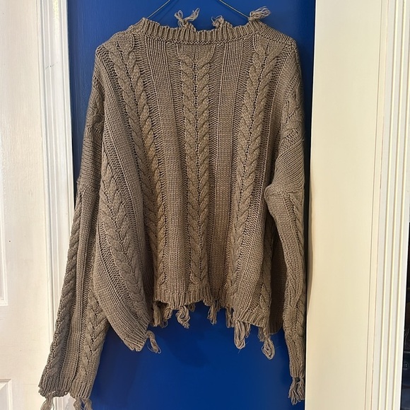 NWT Women’s A Beautiful Soul Felicitee Distressed Crop Cable Knit Sweater Sz 1X - Picture 7 of 8